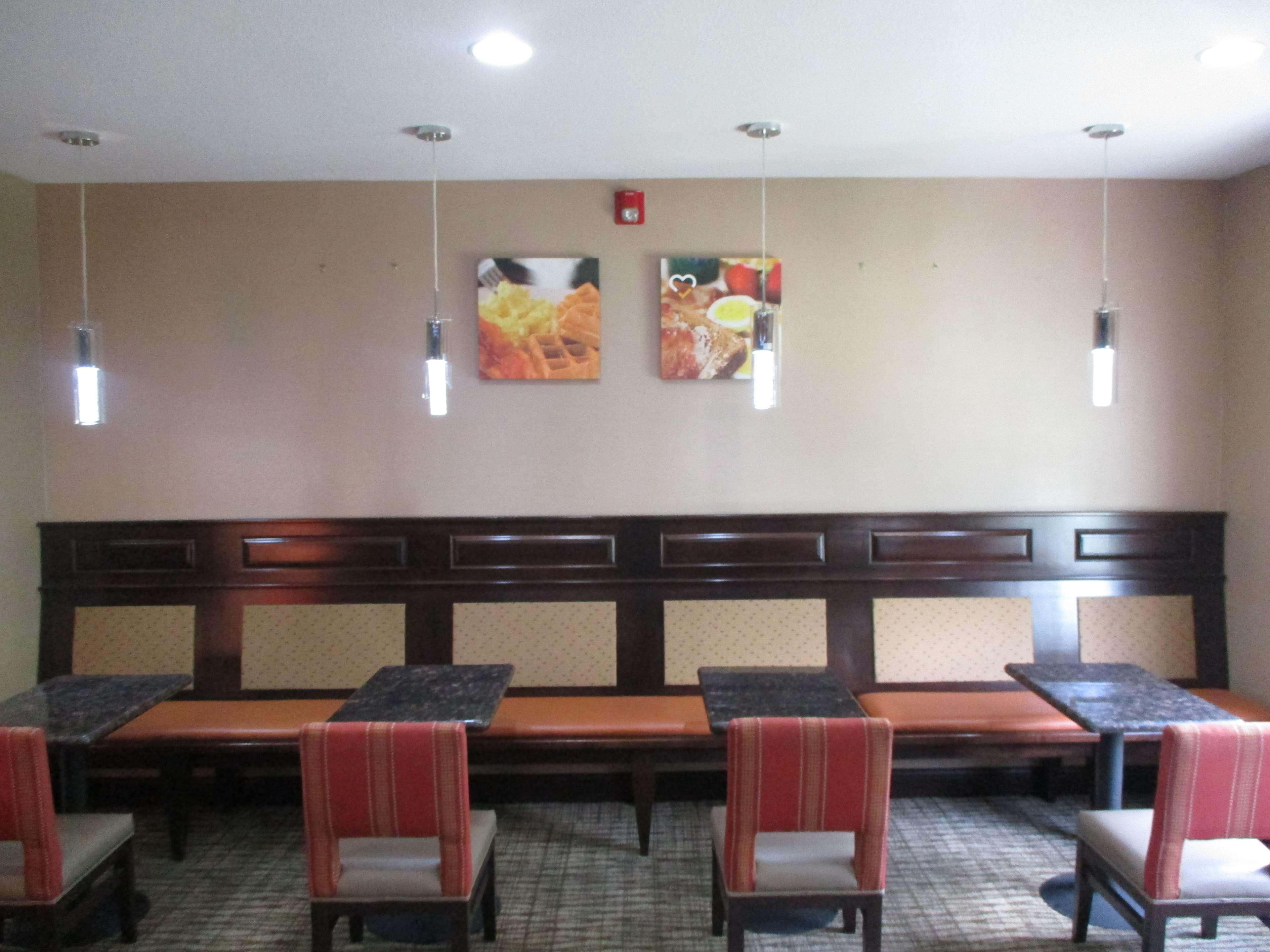 Best Western Emporia Inn エクステリア 写真