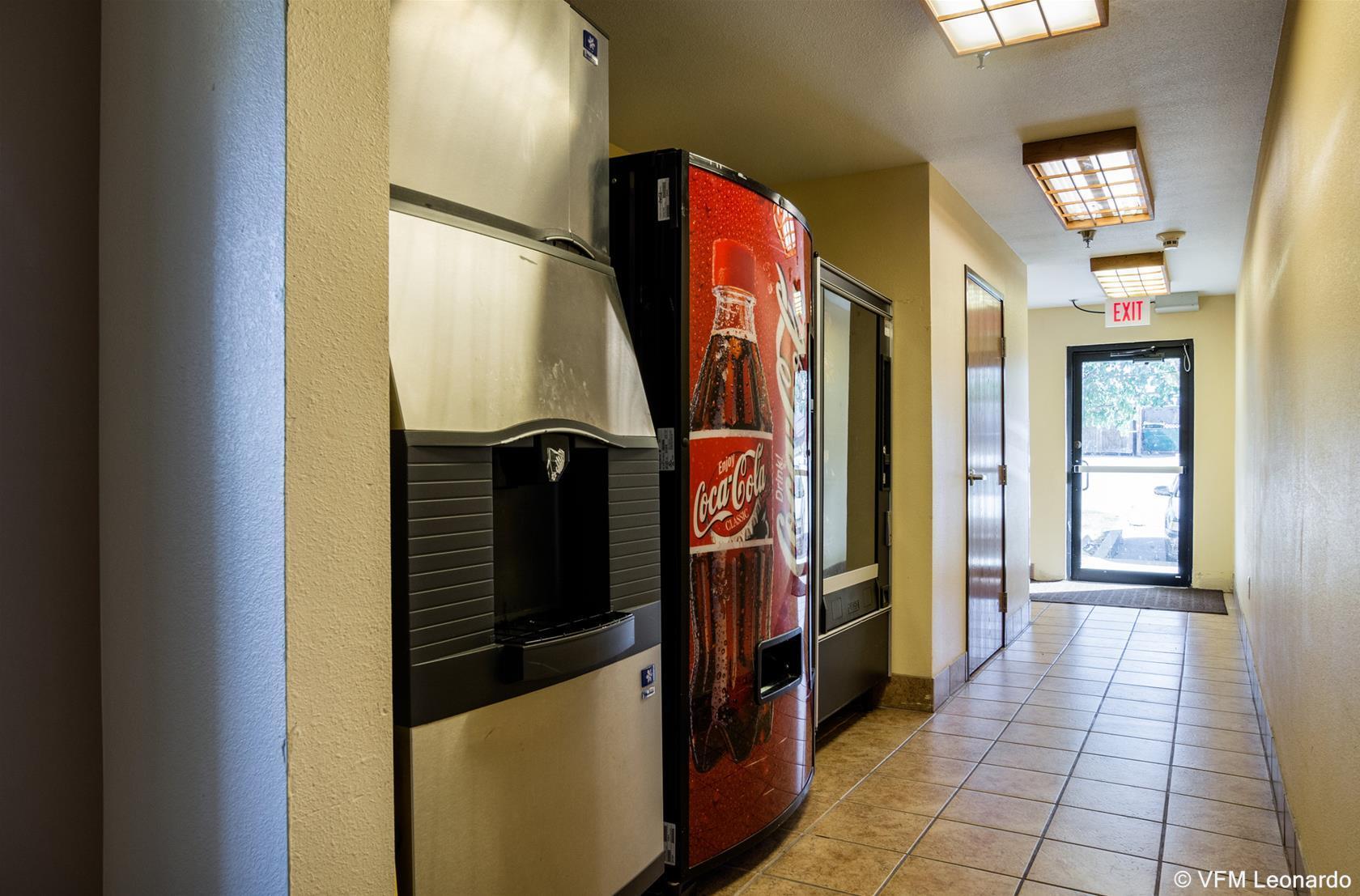 Best Western Emporia Inn エクステリア 写真
